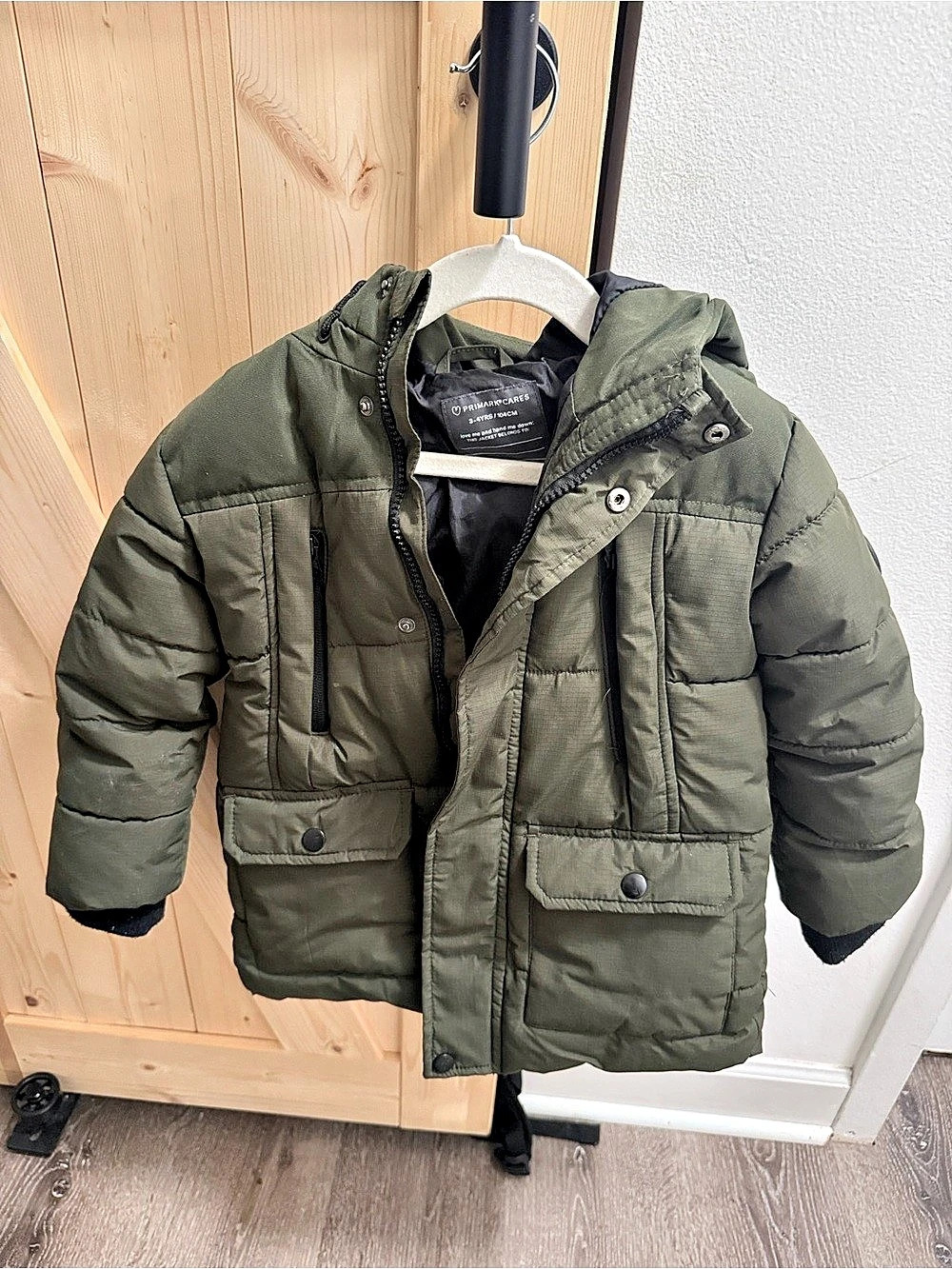 Primark Cares Kids Puffer Jacket in Green Size 3-4T Like New